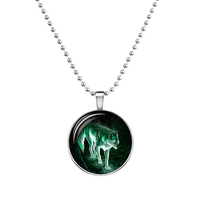 2016 Wolf Cabochon Glass Glowing Pendant Necklaces Fashion Jewelry Silver Plated Chain Glow In The Dark Necklaces Collares