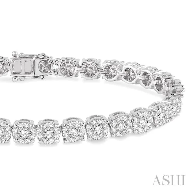 5 Ctw Round Cut Diamond Lovebright Bracelet in 14K White Gold