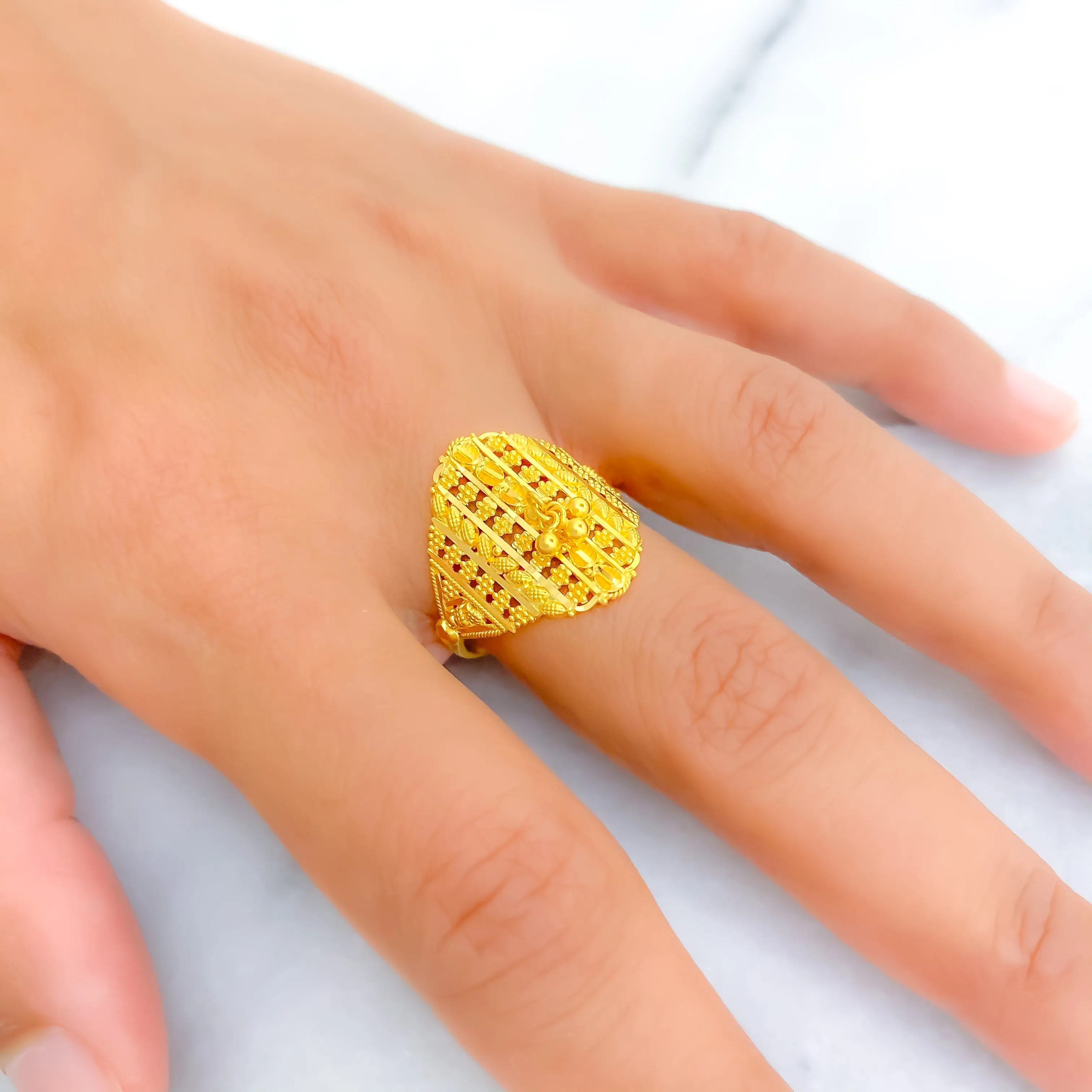 Attractive Fine 22K Gold Ring