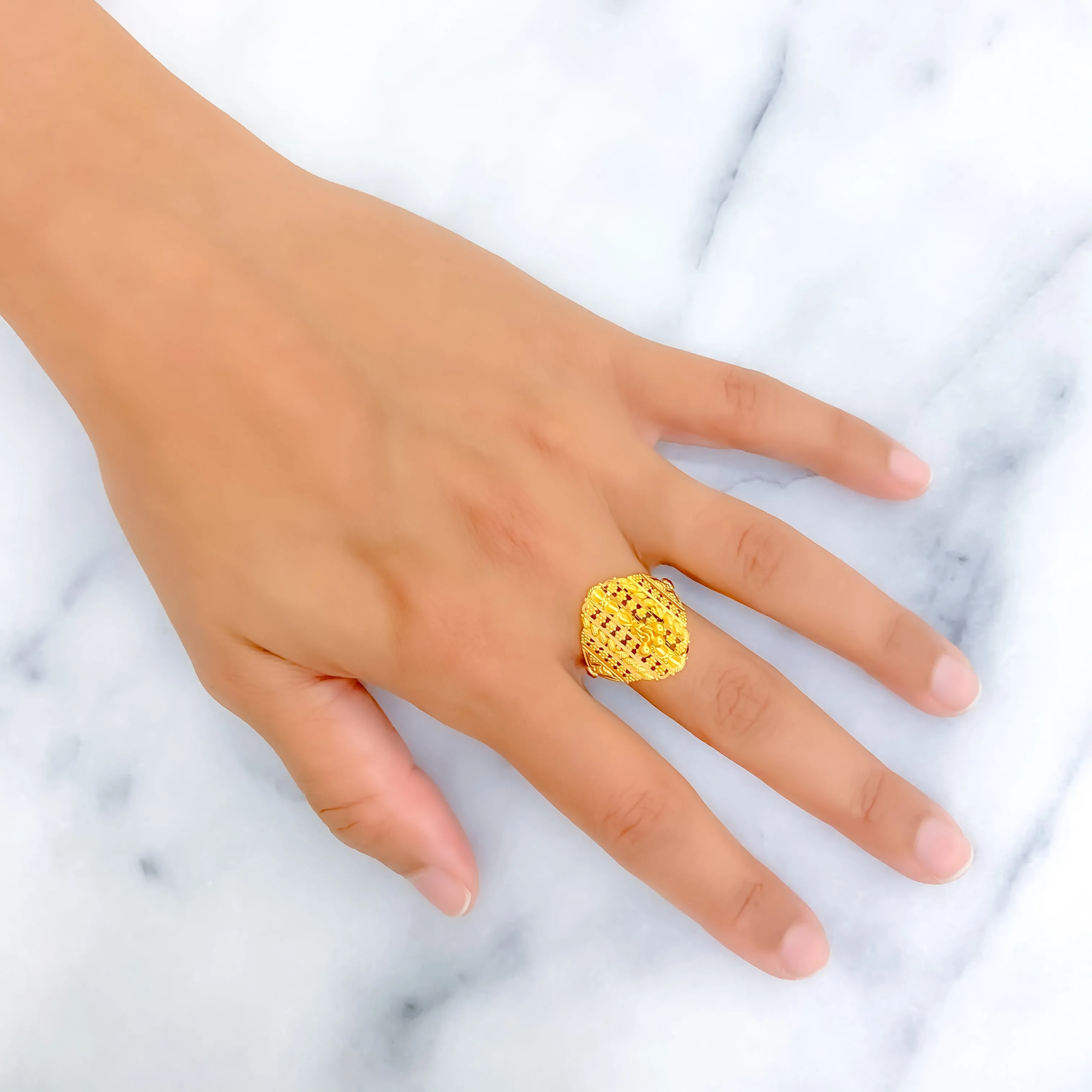 Attractive Fine 22K Gold Ring