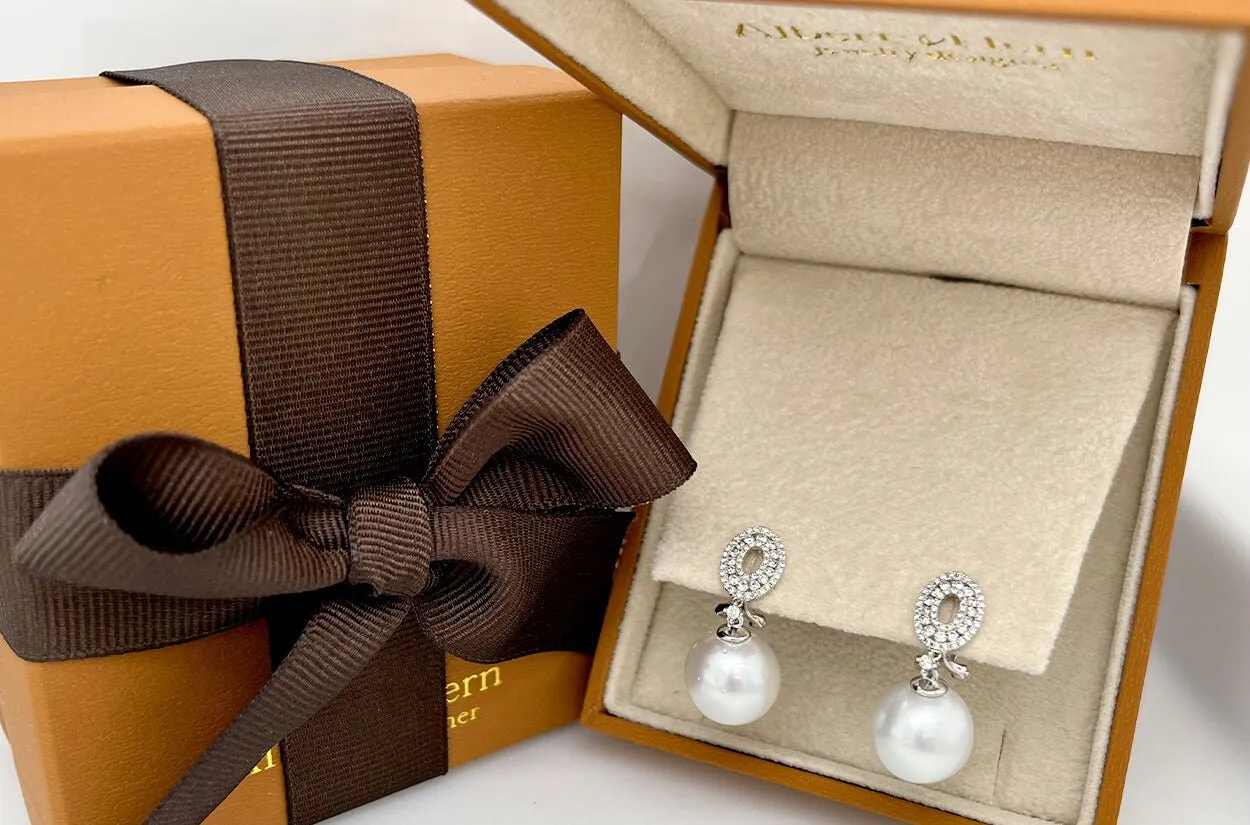 Earrings 18kt Gold Outline Diamonds Ovals & Pearls Drop