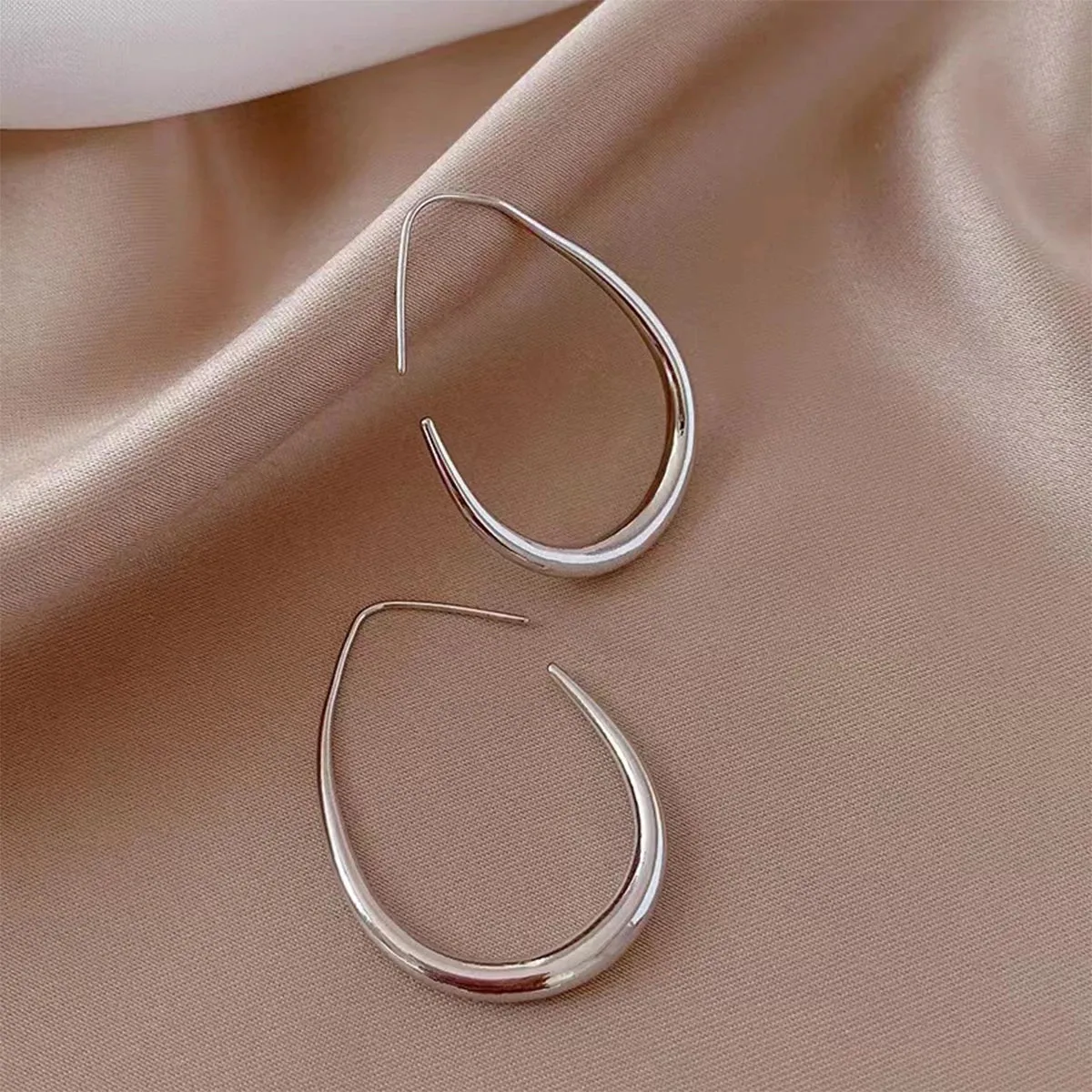 Fashionable oval flat exaggerated earrings, silver/gold droplets, geometric hook shaped earrings, women's party jewelry