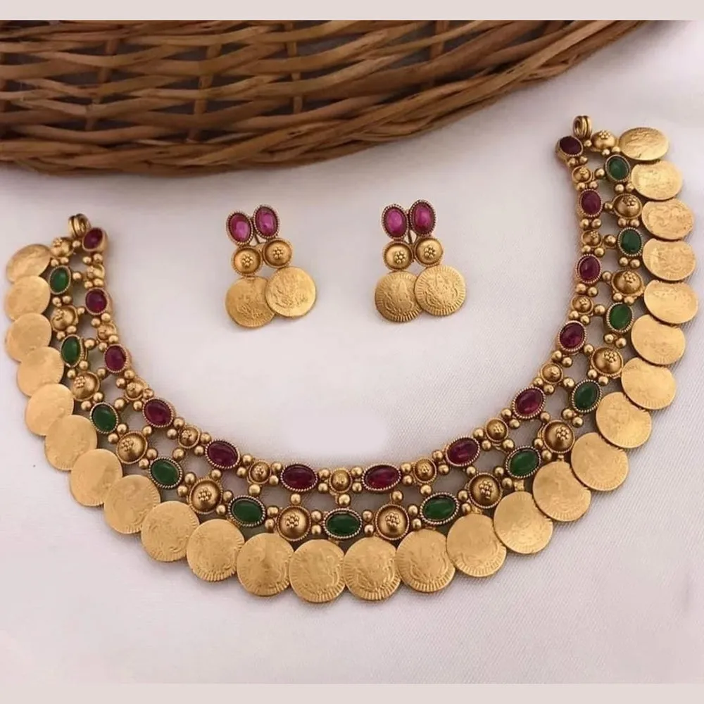 JewelMaze Gold Plated Pota Stone And Temple Choker Necklace Set