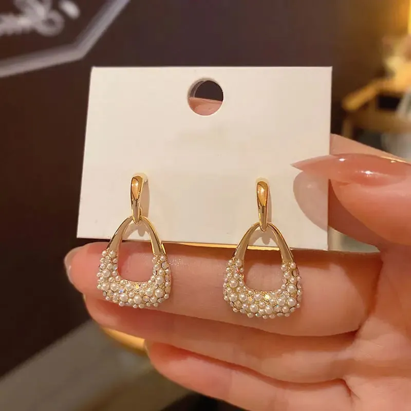 Korean version of hot new black round rhinestone earrings fashion simple and versatile temperament female wedding earrings jewel