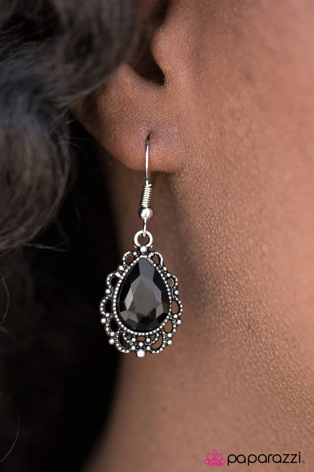 Paparazzi Earring ~ Dancing With Royals - Black