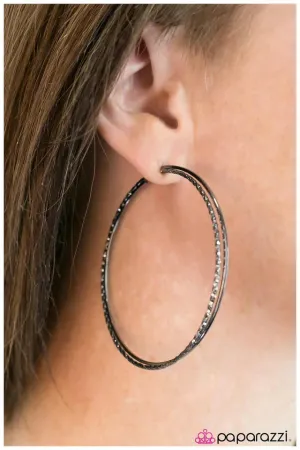 Paparazzi Earring ~ The Supremes - Black